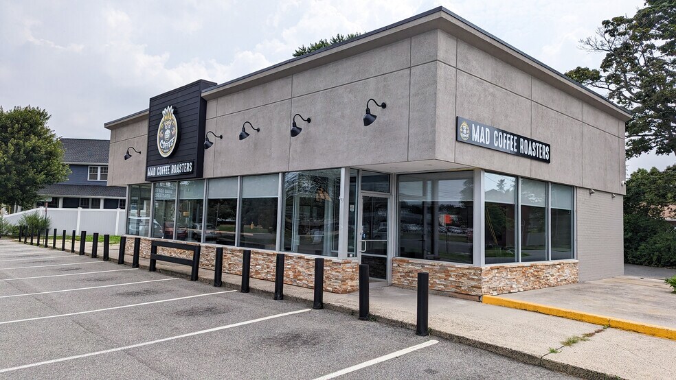 More Photos Of 744 Boston Post Rd, Old Saybrook General Retail For Sale