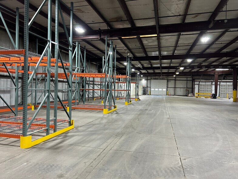 More Photos Of 1100 Independence Ave, Evansville Warehouse For Lease