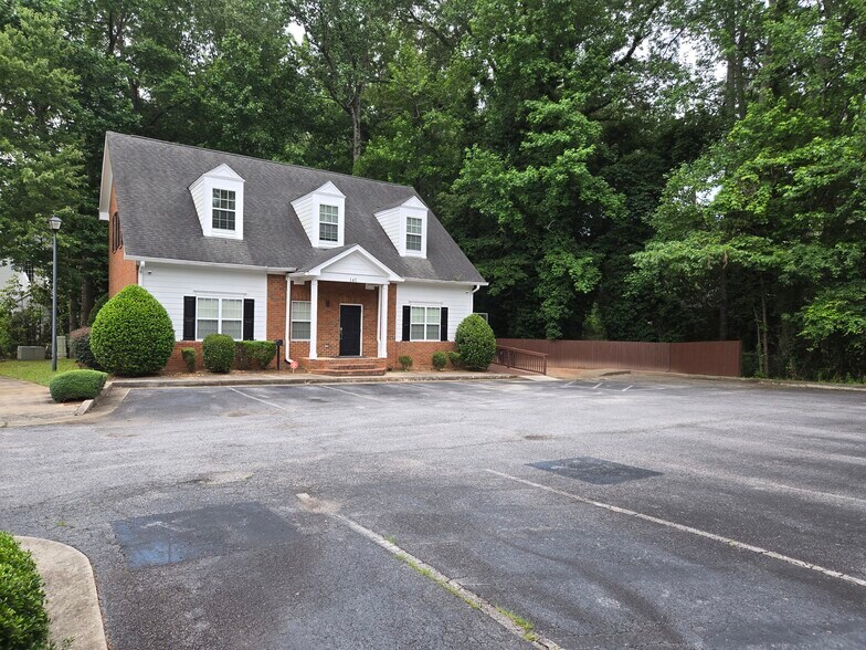 More Photos Of 140 Howard Ln, Fayetteville Office For Sale