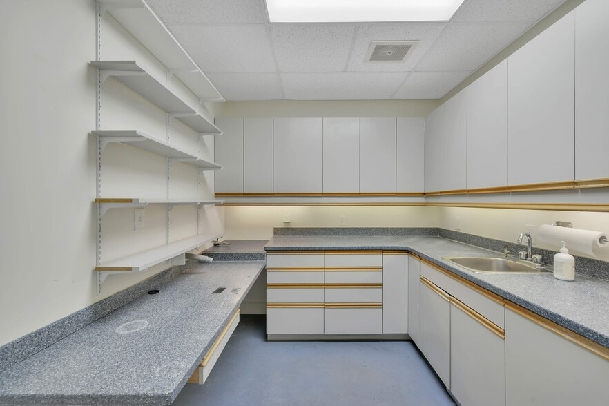 More Photos Of 5116 52 St, Red Deer Storefront Retail Office For Sale