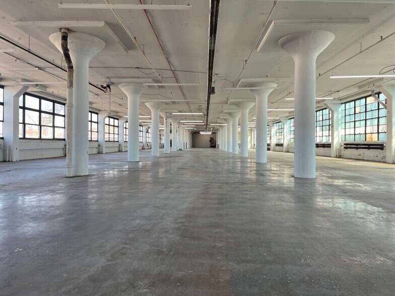 More Photos Of 3302 48th Ave, Long Island City Manufacturing For Lease