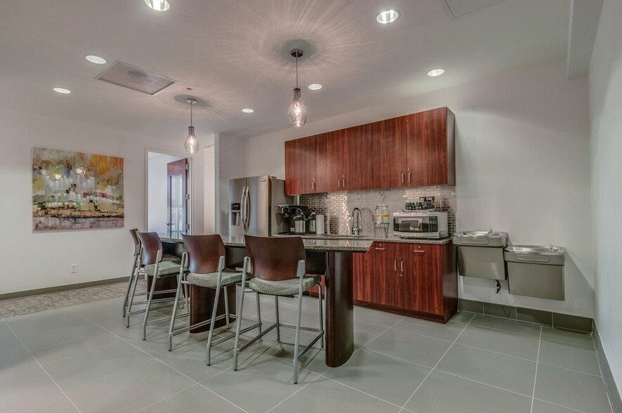 More Photos Of 4235 Hillsboro Pike, Nashville Office For Sale