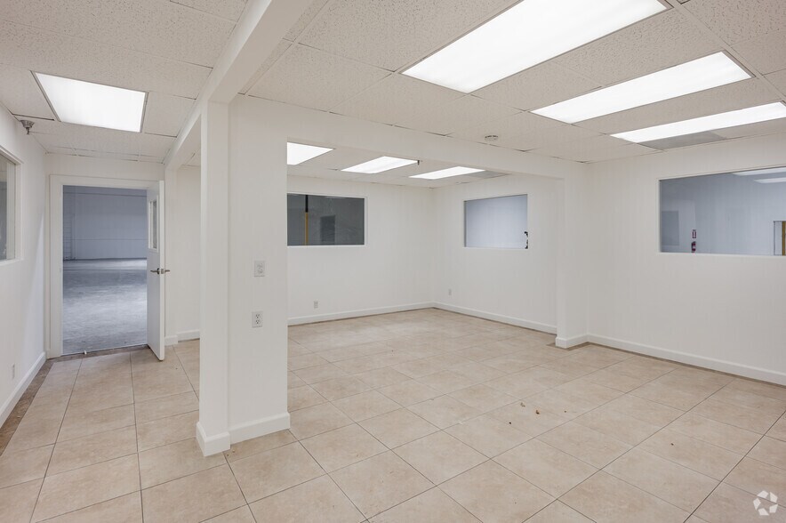 More Photos Of 1170-1172 N Armando St, Anaheim Warehouse For Lease