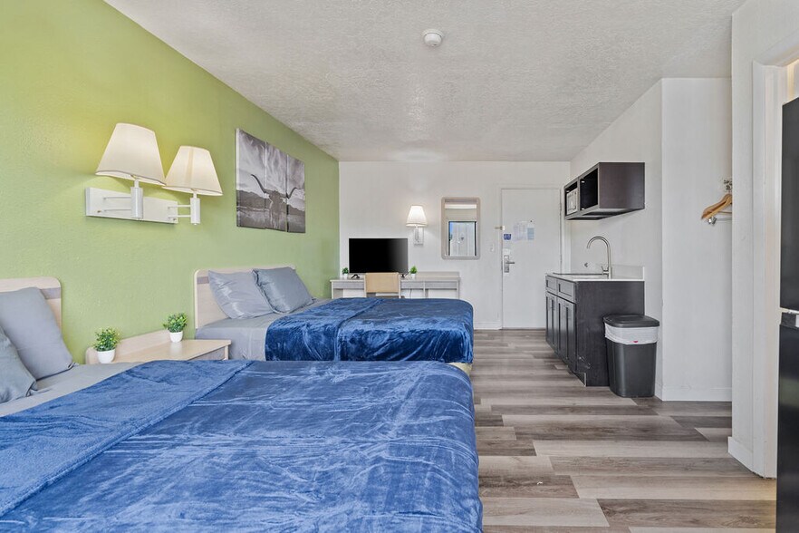 More Photos Of 261 Bear River Dr, Evanston Hotel For Sale