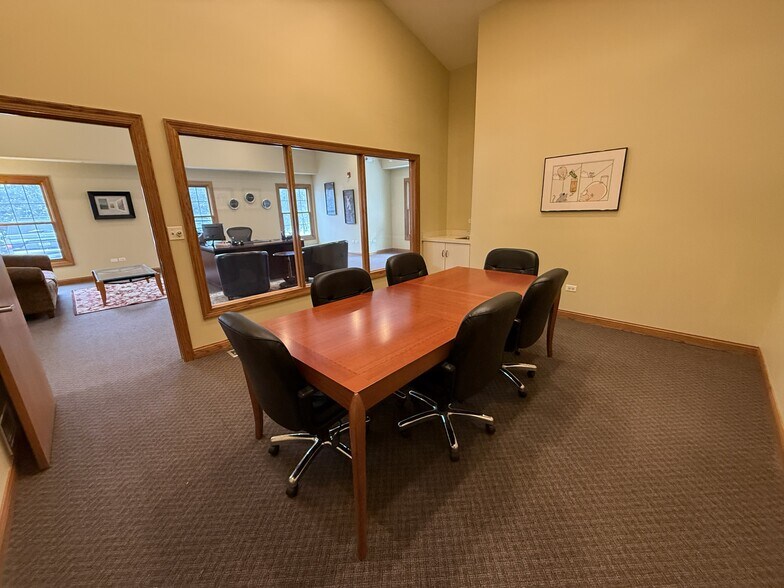 More Photos Of 301 Peterson Rd, Libertyville Medical For Lease