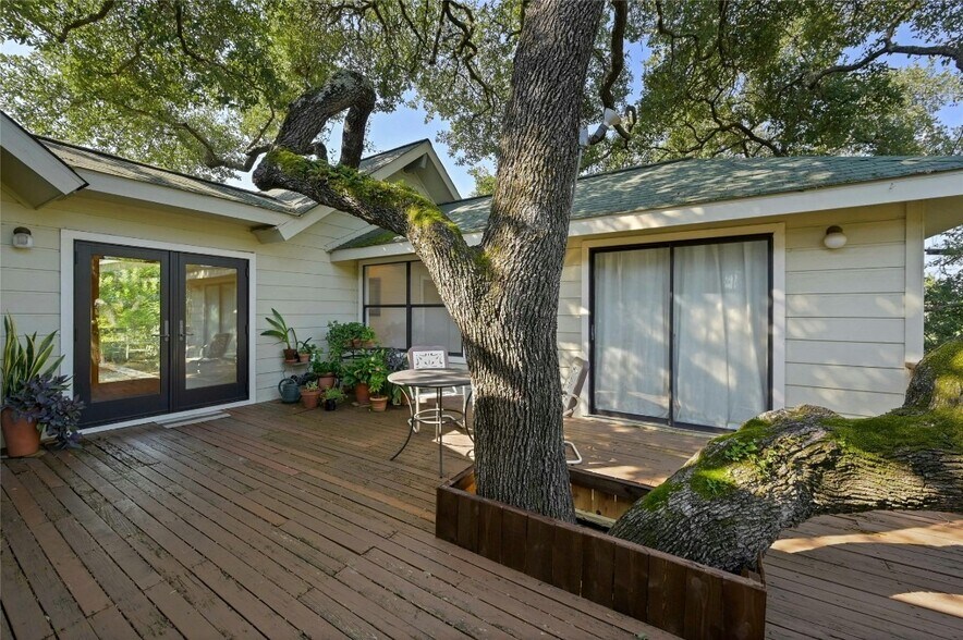 More Photos Of 167 N Tumbleweed Trl, Austin Specialty For Sale