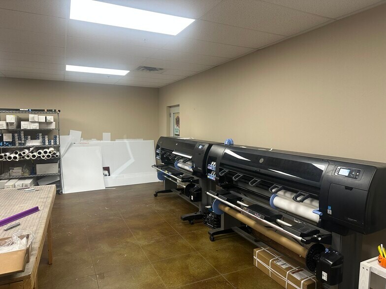 More Photos Of 400 SE Stafford St, Lawton Distribution For Sale