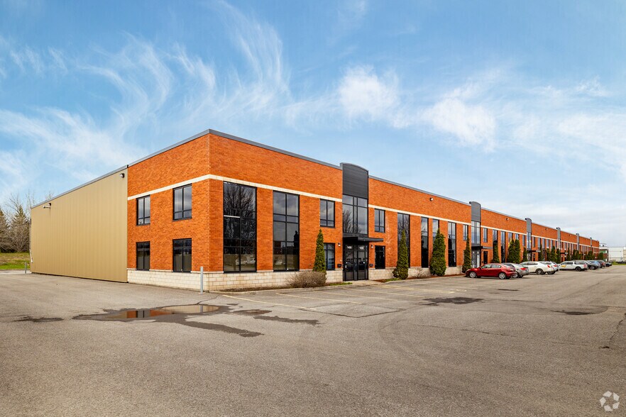 More Photos Of 1400-1950 Rue Bernard-Lefebvre, Laval Warehouse For Lease