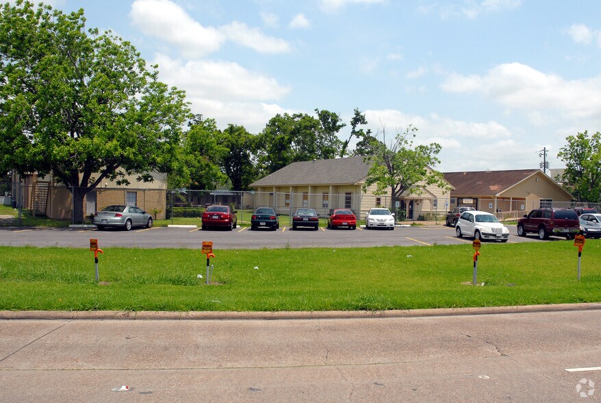 More Photos Of 907 Preston Ave, Pasadena Religious Facility For Sale