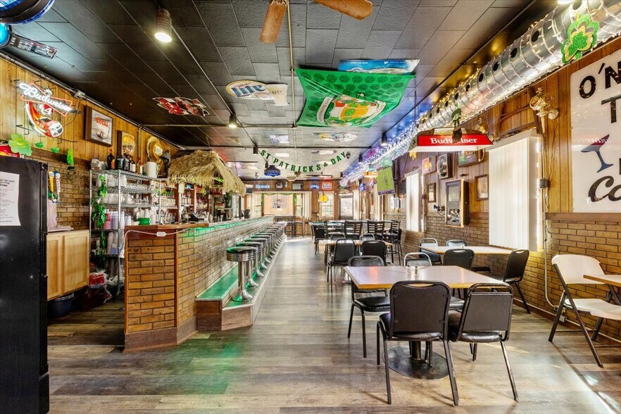 More Photos Of 1034 8th St, Onawa Bar For Sale