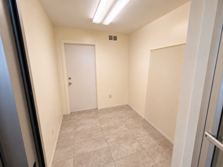 More Photos Of 8635 E Mt Houston Rd, Houston Warehouse For Lease