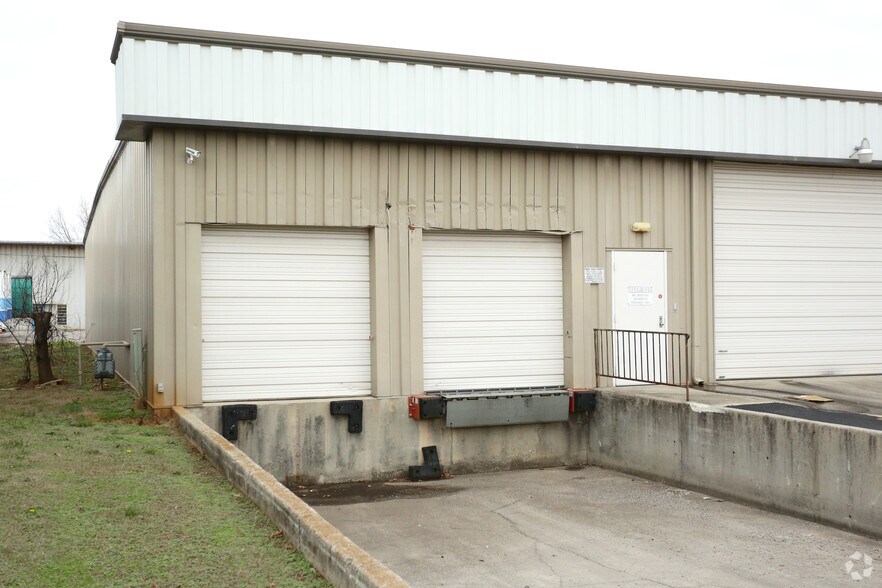 More Photos Of 4820 Commercial Dr, Huntsville Warehouse For Sale
