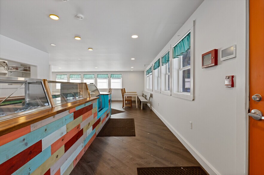 More Photos Of 205 W Main St, Liberty Restaurant For Sale