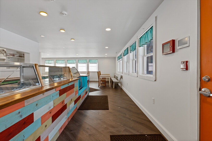 More Photos Of 205 W Main St, Liberty Restaurant For Sale