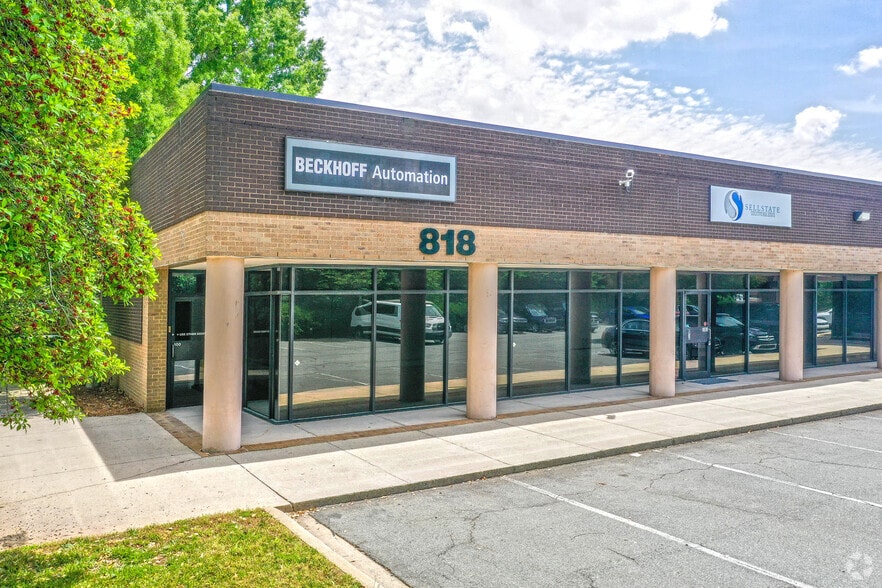 More Photos Of 814 Tyvola Rd, Charlotte Unknown For Lease