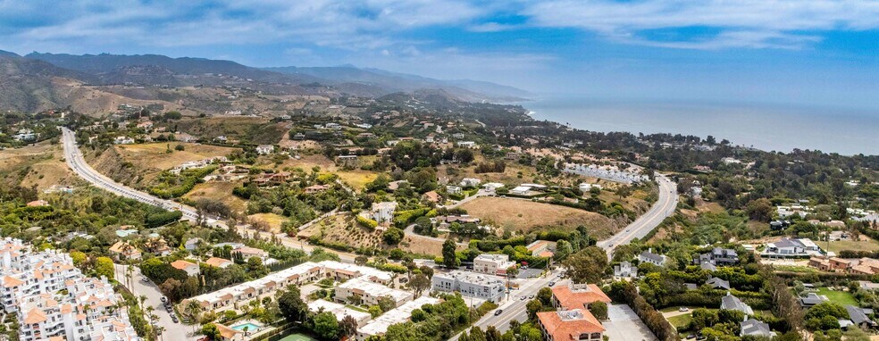 More Photos Of 28955 Pacific Coast Hwy, Malibu Storefront Retail Office For Lease