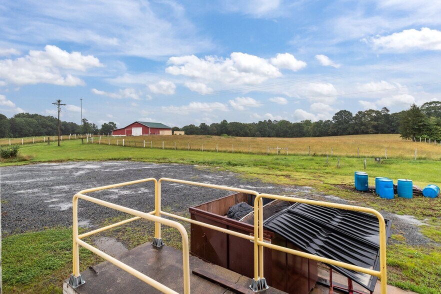 More Photos Of 704 N Central Ave, Locust Warehouse For Lease