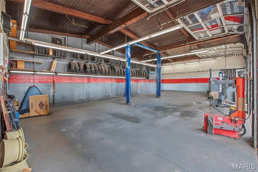 More Photos Of 6821 Morganford Rd, Saint Louis Auto Repair For Sale