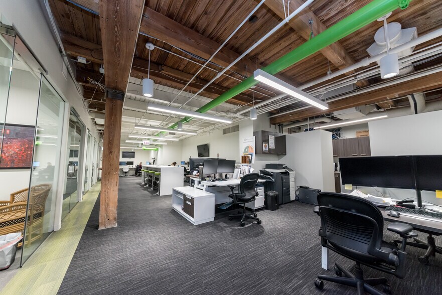 More Photos Of 1021 W Adams St, Chicago Loft Creative Space For Lease