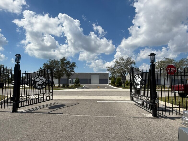 More Photos Of 6860 28th St Cir, Sarasota Warehouse For Sale
