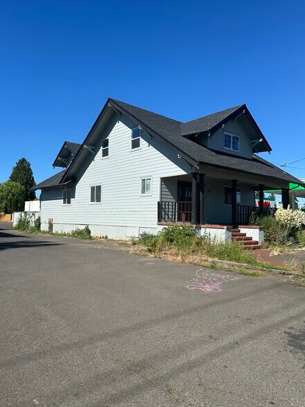 More Photos Of 353 SE Baseline St, Hillsboro General Retail For Sale