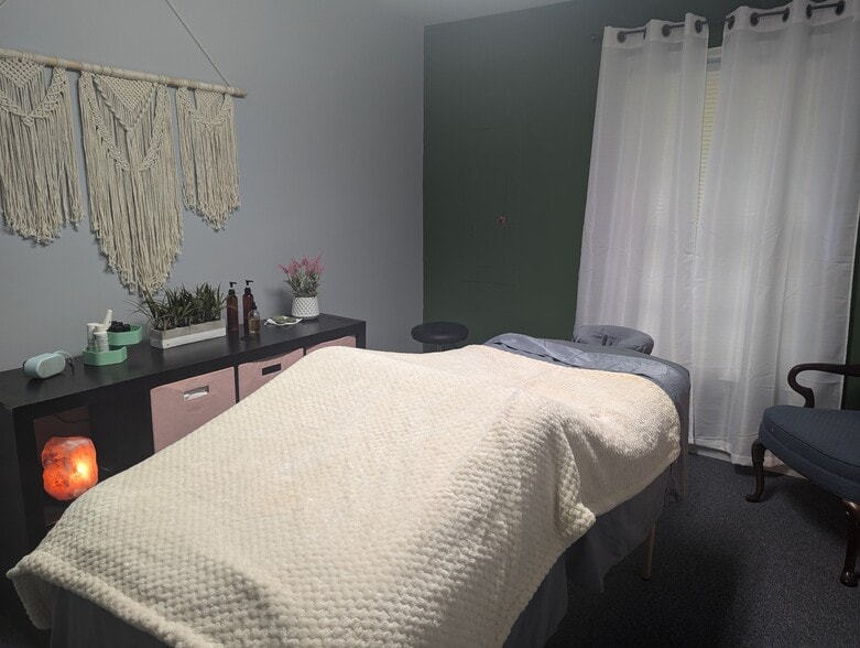 More Photos Of 555 Research Dr, Athens Office For Sale