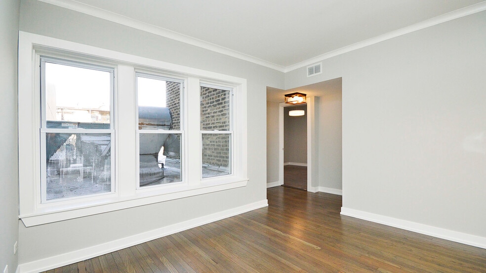 More Photos Of 3124 N Broadway, Chicago Storefront Retail Residential For Sale