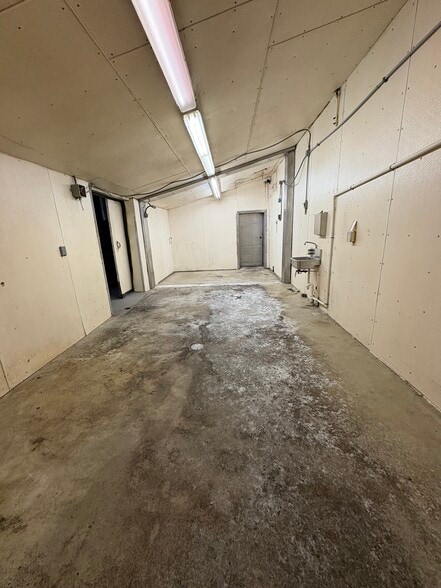 More Photos Of 810 Deal St, Highland Industrial For Sale