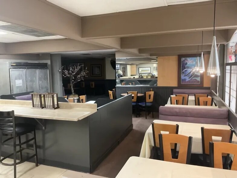 55 28th St SW, Grand Rapids, MI 49548 Retail