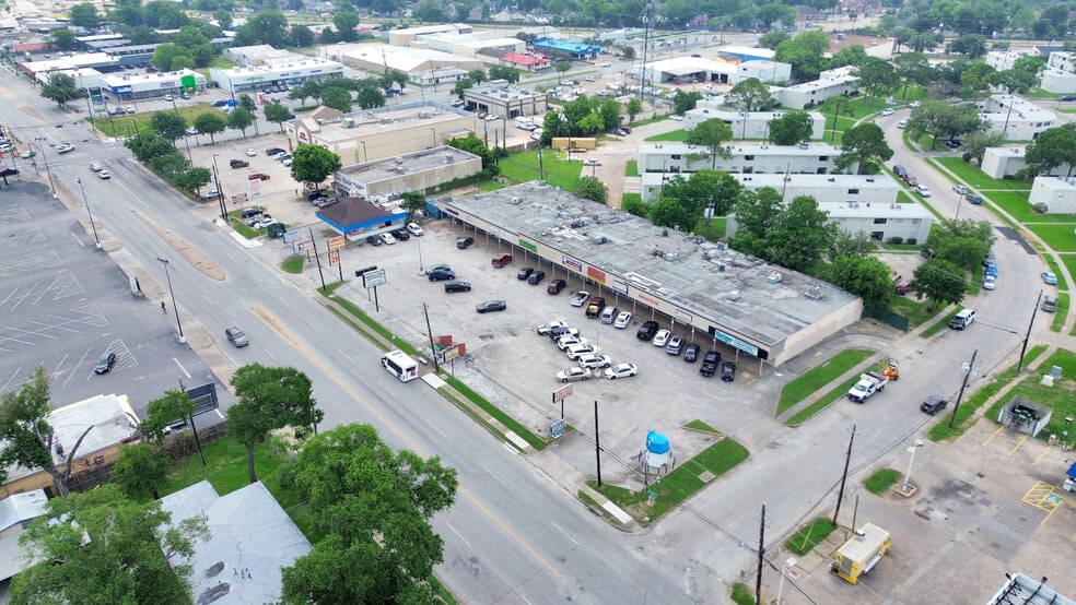 More Photos Of 7040-7058 Lawndale St, Houston Unknown For Lease