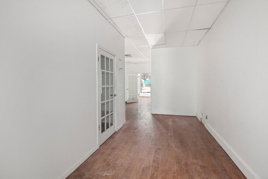 More Photos Of 1052-1072 W Huron St, Waterford Freestanding For Lease