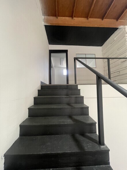 More Photos Of 2659-2661 Junipero Ave, Signal Hill Warehouse For Lease