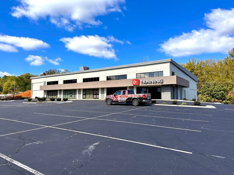 More Photos Of 130 W Springbrook Dr, Johnson City Storefront Retail Office For Lease