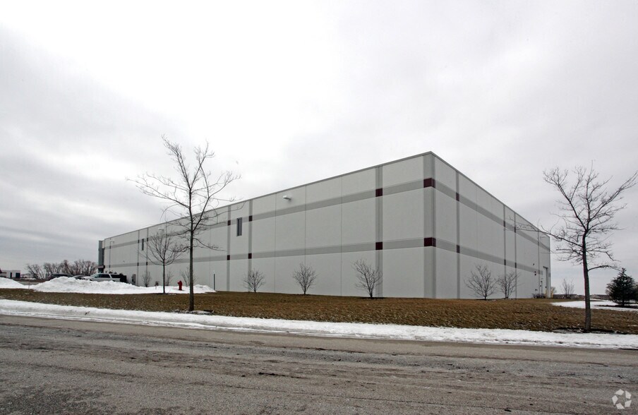 More Photos Of 1000 Wesemann Dr, West Dundee Distribution For Lease