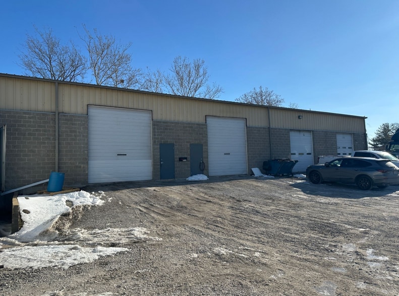 Primary Photo Of 9735 Gravois Rd, Affton Warehouse For Sale