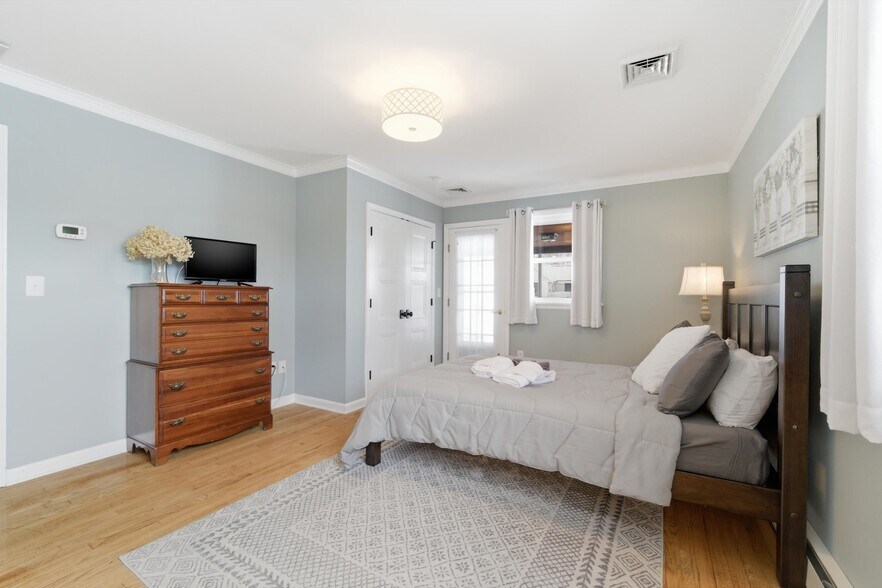 More Photos Of 149 Union Ave, Saratoga Springs Hospitality For Sale