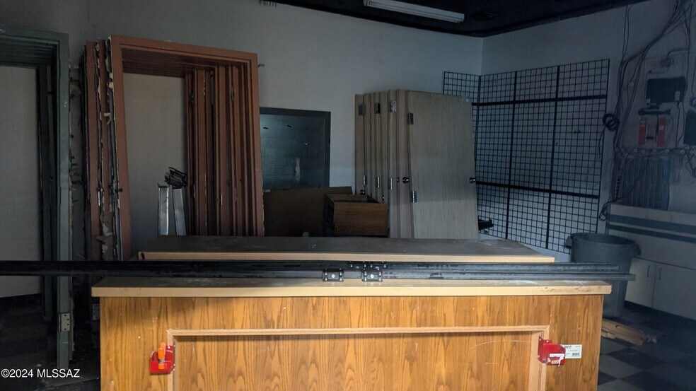 More Photos Of 2901 N Country Club Rd, Tucson Freestanding For Sale