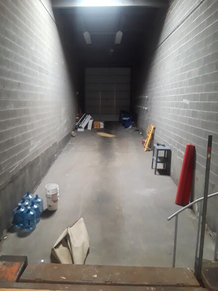 More Photos Of 3160 Commercial Ave, Northbrook Warehouse For Lease