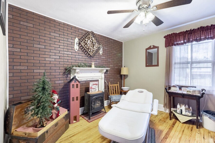 More Photos Of 1868 W Lynchburg Salem Tpke, Bedford Office Residential For Sale