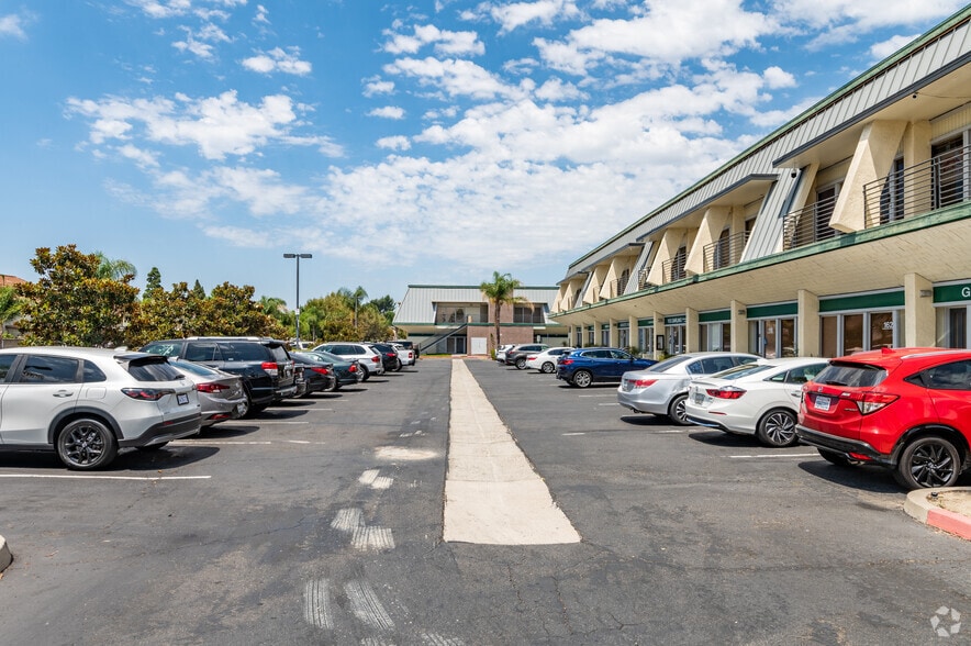 More Photos Of 2050 W Chapman Ave, Orange Medical For Lease