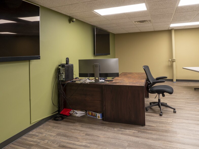 More Photos Of 13400 O St, Lincoln Manufacturing For Sale