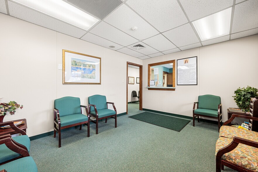 More Photos Of 131 Boston Post Rd, East Lyme Office For Lease