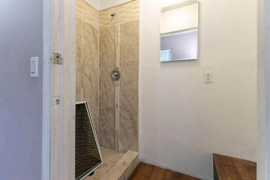 More Photos Of 6340 Yucca St, Los Angeles Restaurant For Sale