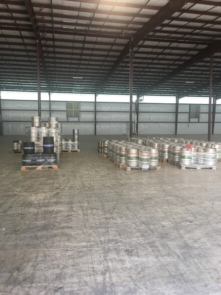 More Photos Of 206 Vista Blvd, Asheville Warehouse For Lease