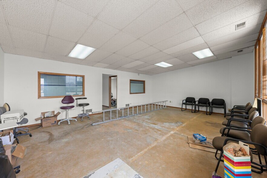 More Photos Of 1507 1/2 W Jefferson St, Joliet Storefront For Sale