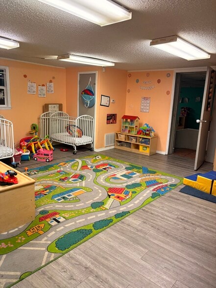 More Photos Of 110-112 SE Creek Ave, Bartlesville Daycare Center For Sale