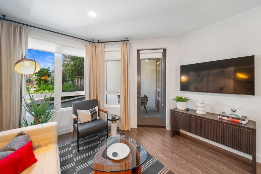 More Photos Of 585 Anton Blvd, Costa Mesa Apartments For Lease