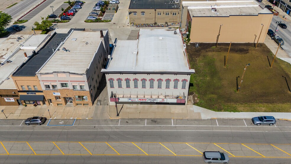 More Photos Of 15 Center St, Marshalltown General Retail For Sale