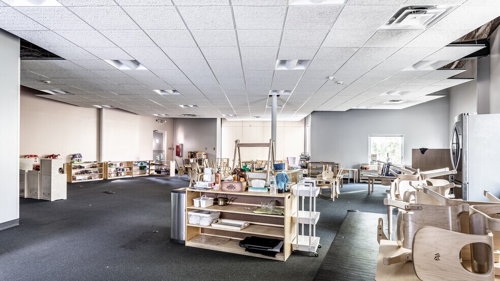 More Photos Of 11712 N Michigan Rd, Zionsville Office For Sale