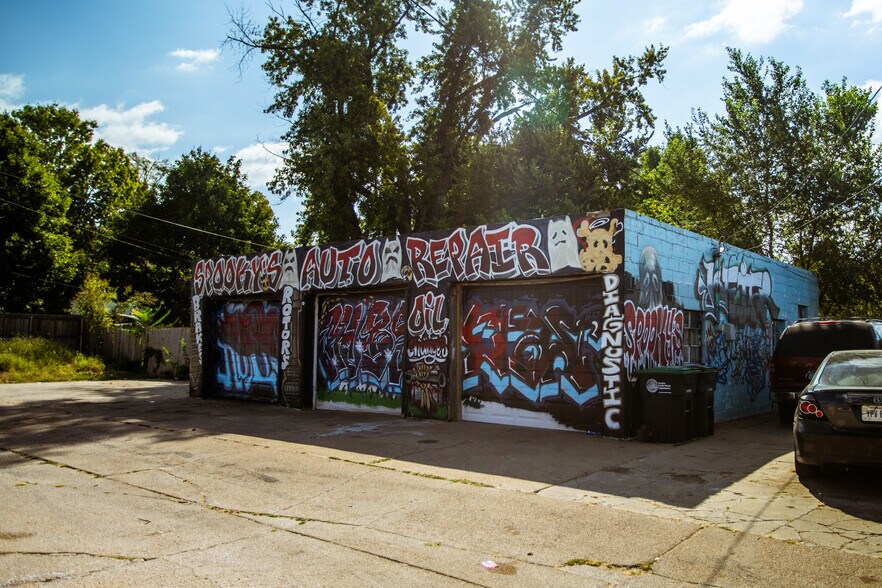 More Photos Of 4538 Izard St, Omaha Parking Garage For Sale